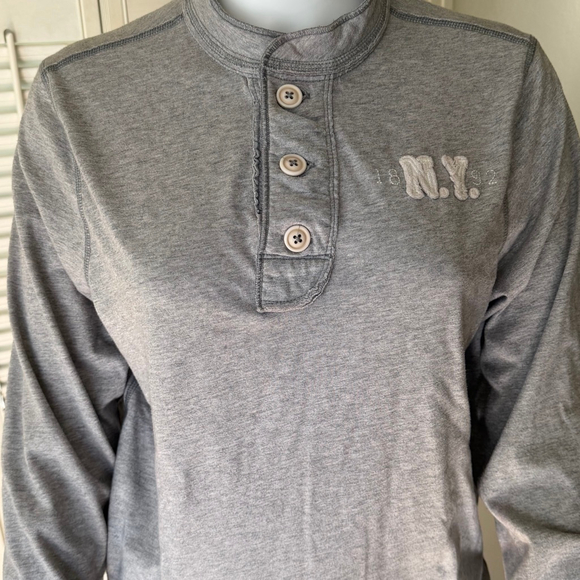 Men's Abercrombie & Fitch Gray Long Sleeve Tee M - Picture 2 of 5